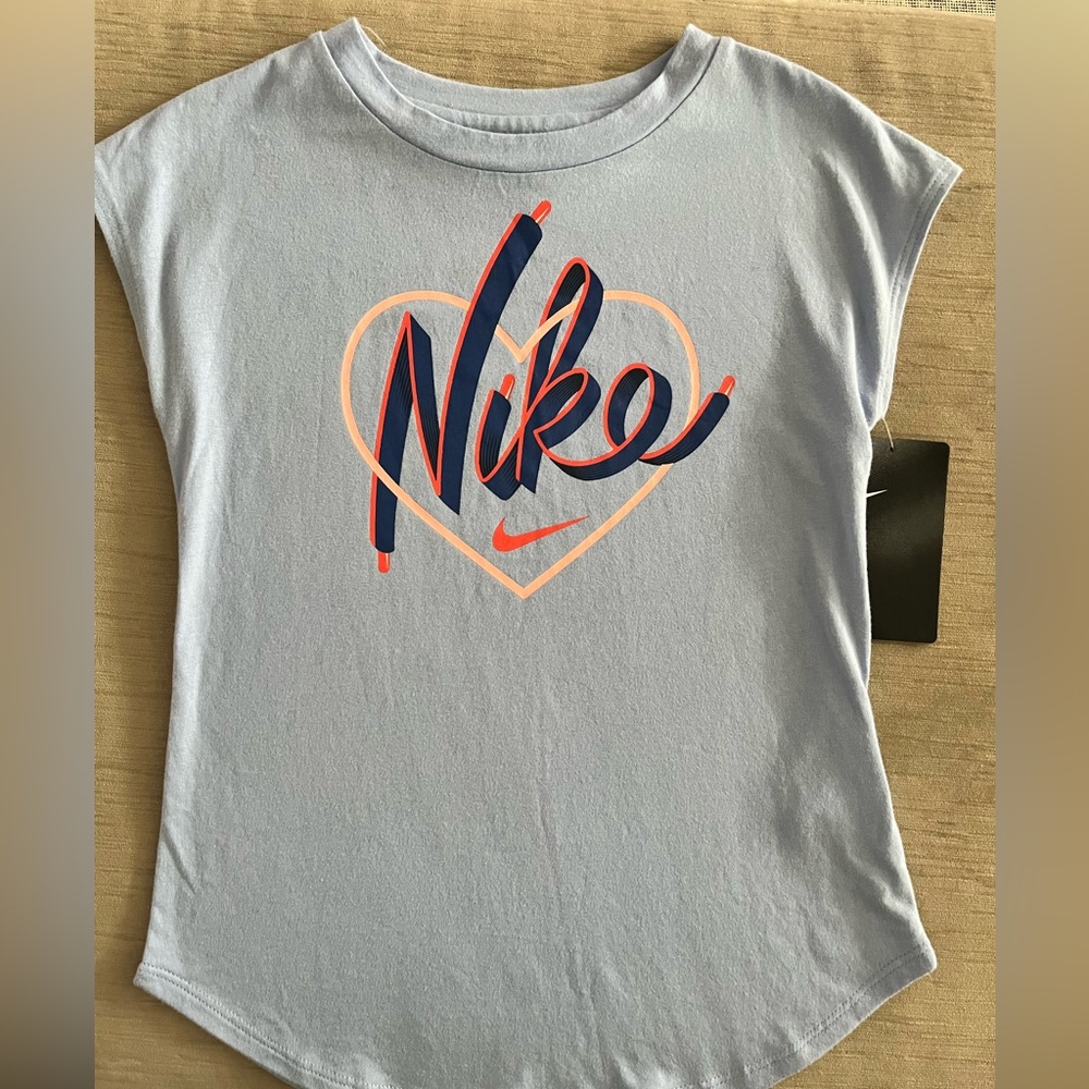 Nike kids tee shirt, light purple w/ heart. Kids large 6-7 NWT.
